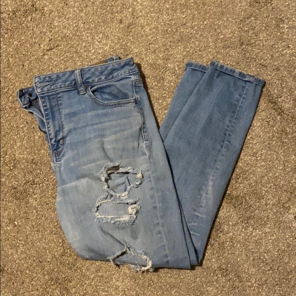 American Eagle stretchy ripped jegging